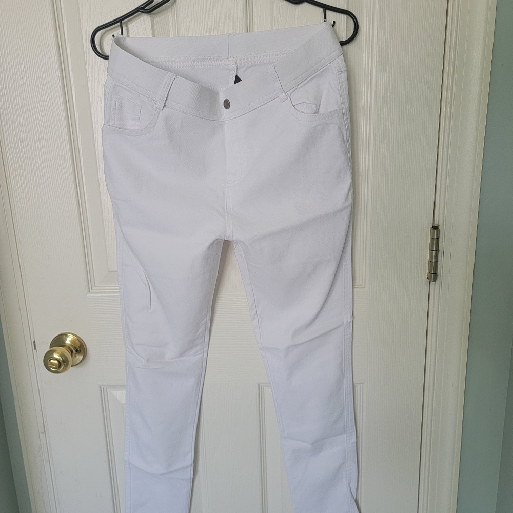 White Medium leggings made to look like pants.